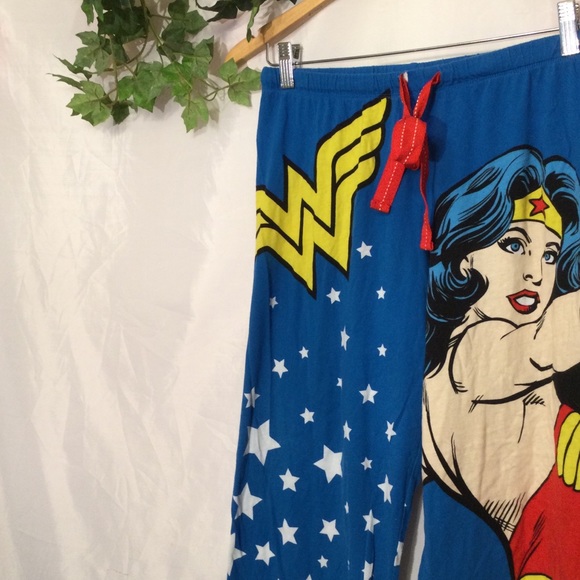 Wonder Woman sleep/lounging set S 4/6 - Picture 5 of 10